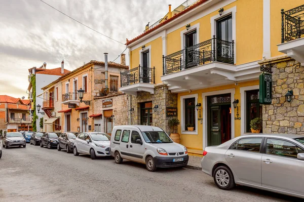 Delphi, Yunanistan -Nis 22, 2016: Otel Delphi Arkeolojik Alanı yakınındaki küçük bir kasabada. Bu kasaba Arkeoloji Parkı ziyaret etmeden önce gece geçirmek için en iyi yoldur.