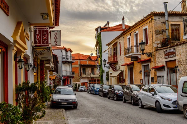 Delphi, Yunanistan -Nis 22, 2016: Otel Delphi Arkeolojik Alanı yakınındaki küçük bir kasabada. Bu kasaba Arkeoloji Parkı ziyaret etmeden önce gece geçirmek için en iyi yoldur.