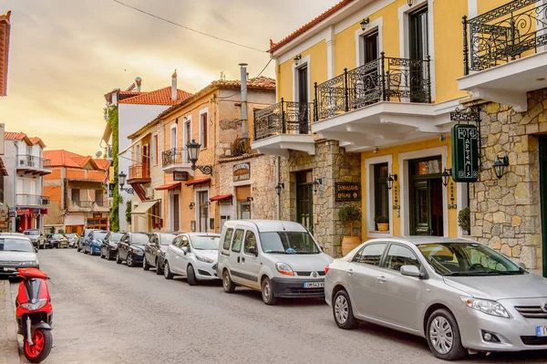 Delphi, Yunanistan -Nis 22, 2016: Otel Delphi Arkeolojik Alanı yakınındaki küçük bir kasabada. Bu kasaba Arkeoloji Parkı ziyaret etmeden önce gece geçirmek için en iyi yoldur.