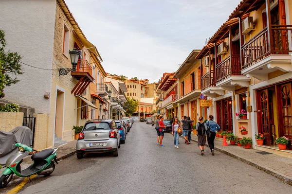 Delphi, Yunanistan -Nis 22, 2016: Otel Delphi Arkeolojik Alanı yakınındaki küçük bir kasabada. Bu kasaba Arkeoloji Parkı ziyaret etmeden önce gece geçirmek için en iyi yoldur.