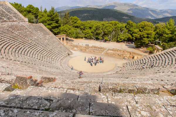 Epidaurus, Yunanistan - 24 Nisan 2016: Epidaurus büyük amfitiyatro, Mora, Yunanistan.Sanctuary Epidaurus de Asclepius. Unesco Dünya Mirası