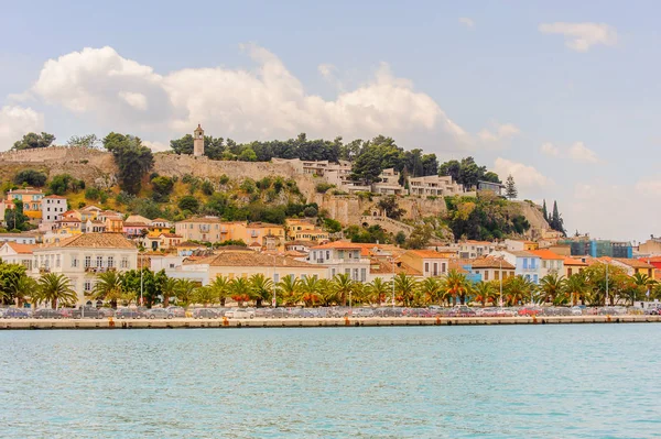 Nafplio, Yunanistan - 24 Nisan 2016: Yunanistan'ın Mora bölgesinde bir liman kenti olan Nafplio'nun mimarisi