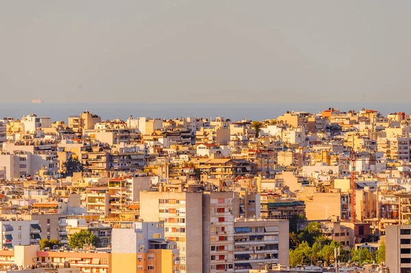 Atina, Yunanistan - 25 Nisan 2016: Atina'nın havadan görünümü, Yunanistan. Atina Yunanistan'ın başkenti ve dünyanın en eski şehirlerinden biridir