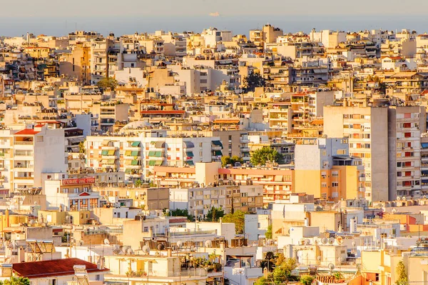 Atina, Yunanistan - 25 Nisan 2016: Atina'nın havadan görünümü, Yunanistan. Atina Yunanistan'ın başkenti ve dünyanın en eski şehirlerinden biridir