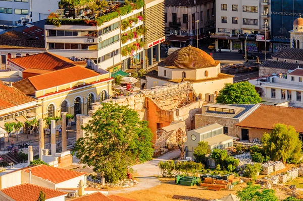 Atina, Yunanistan - 25 Nisan 2016: Atina'nın havadan görünümü, Yunanistan. Atina Yunanistan'ın başkenti ve dünyanın en eski şehirlerinden biridir