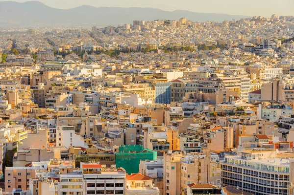 Atina, Yunanistan - 25 Nisan 2016: Atina'nın havadan görünümü, Yunanistan. Atina Yunanistan'ın başkenti ve dünyanın en eski şehirlerinden biridir