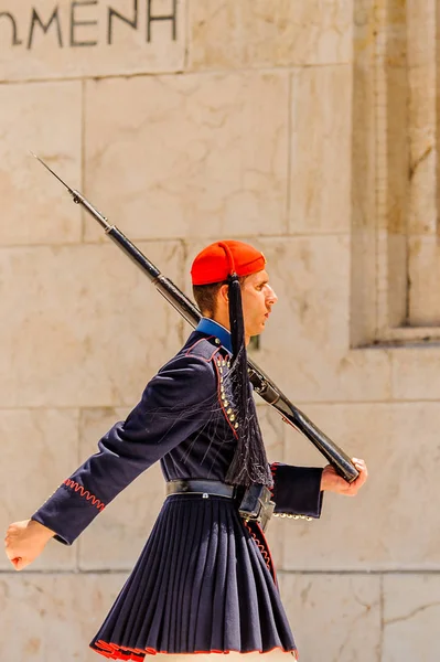 Athens Greece Apr 2016 Unidentified Man Participates Changing Guard Greek — Stock Photo, Image