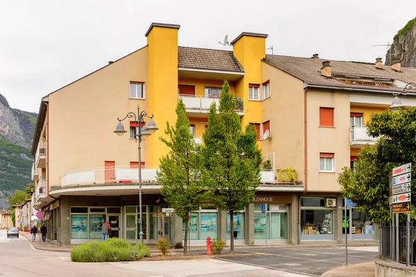 Mezzocorona, İtalya - 2 Mayıs 2016: Mezzocorona,İtalya'nın mimarisi. Kuzey İtalya bölgesinde Trentino-Alto Adige Sudtirol Trentino bir komün