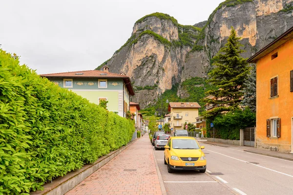Mezzocorona, İtalya - 2 Mayıs 2016: Mezzocorona,İtalya'nın mimarisi. Kuzey İtalya bölgesinde Trentino-Alto Adige Sudtirol Trentino bir komün