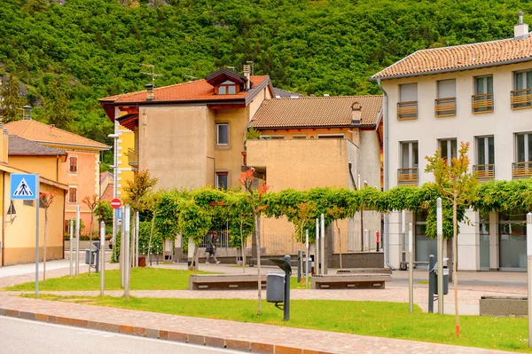 Mezzocorona Italy May 2016 Houses Front Mountain Mezzocorona Italy Comune — Stock Photo, Image