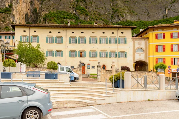 Mezzocorona, İtalya - 2 Mayıs 2016: Mezzocorona,İtalya'nın mimarisi. Kuzey İtalya bölgesinde Trentino-Alto Adige Sudtirol Trentino bir komün