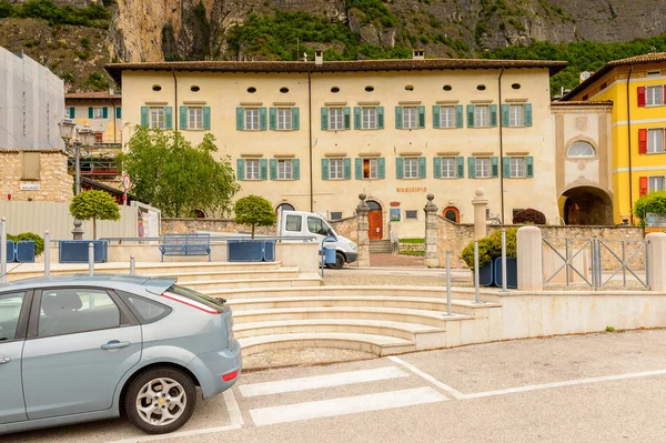 Mezzocorona, İtalya - 2 Mayıs 2016: Mezzocorona,İtalya'nın mimarisi. Kuzey İtalya bölgesinde Trentino-Alto Adige Sudtirol Trentino bir komün