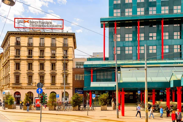 Milano, İtalya - 2 Mayıs 2014: Malpensa ekspres istasyonu, Milano, Lombardiya'nın başkenti, İtalya. Milan, 2015 Universal Fuarı'na ev sahipliği yapıyor