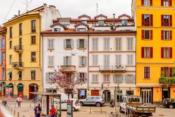 Milano, İtalya - 2 Mayıs 2014: Lombardiya'nın başkenti Milano'nun merkezinin mimarisi. Milan, 2015 Universal Fuarı'na ev sahipliği yapıyor