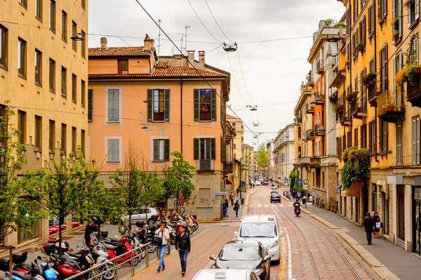 Milano, İtalya - 2 Mayıs 2014: Lombardiya'nın başkenti Milano'nun merkezinin mimarisi. Milan, 2015 Universal Fuarı'na ev sahipliği yapıyor