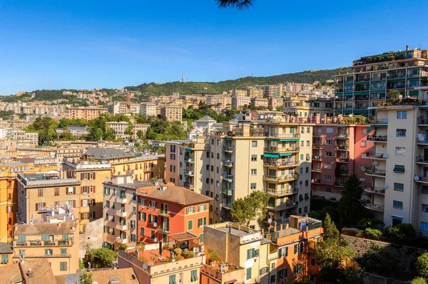 Cenova, İtalya - 4 Mayıs 2016: Cenova Eski Limanı Mimarisi, İtalya. Cenova, Liguria'nın başkenti ve İtalya'nın altıncı büyük şehridir.