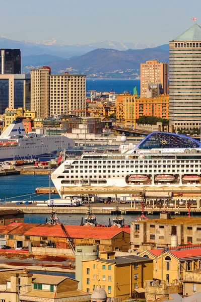 ジェノヴァ イタリア 2016 ジェノヴァの旧港の航空写真 ジェノヴァはリグーリア州の首都で イタリアで6番目に大きな都市です — ストック写真