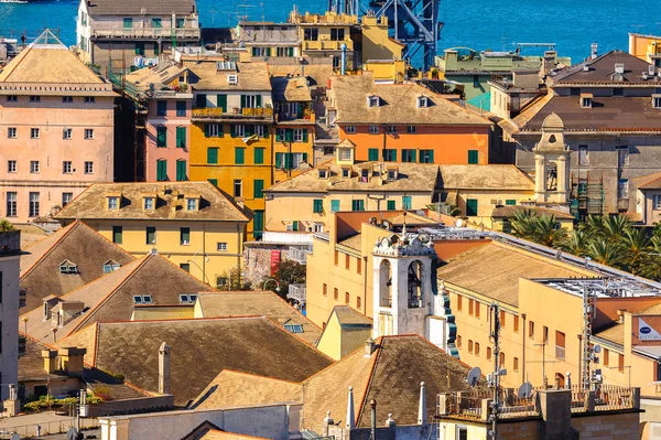 Cenova, İtalya - 4 Mayıs 2016: Cenova Eski Limanı'nın havadan görünümü. Cenova, Liguria'nın başkenti ve İtalya'nın altıncı büyük şehridir.