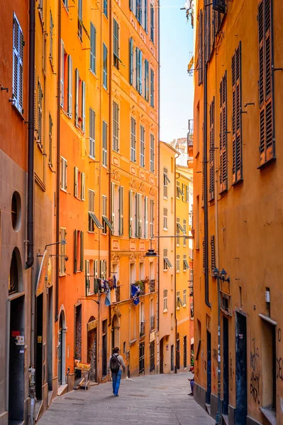 Cenova, İtalya - 4 Mayıs 2016: Cenova Caddesi, İtalya. Cenova, Liguria'nın başkenti ve İtalya'nın altıncı büyük şehridir.