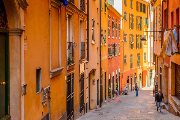 Cenova, İtalya - 4 Mayıs 2016: Cenova Caddesi, İtalya. Cenova, Liguria'nın başkenti ve İtalya'nın altıncı büyük şehridir.