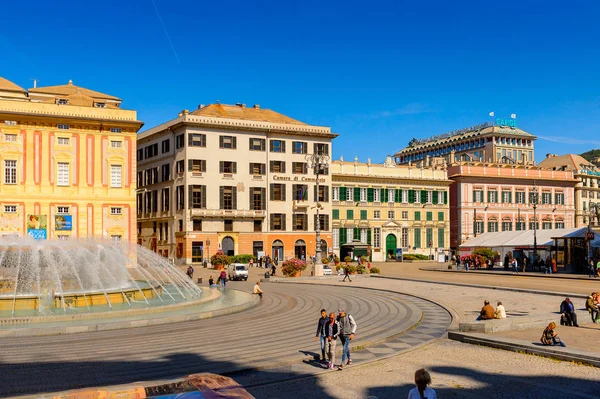 Cenova, İtalya - 4 Mayıs 2016: Cenova, İtalya'nın Piazza de Ferrari (Ferrari Meydanı). Cenova, Liguria'nın başkenti ve İtalya'nın altıncı büyük şehridir.