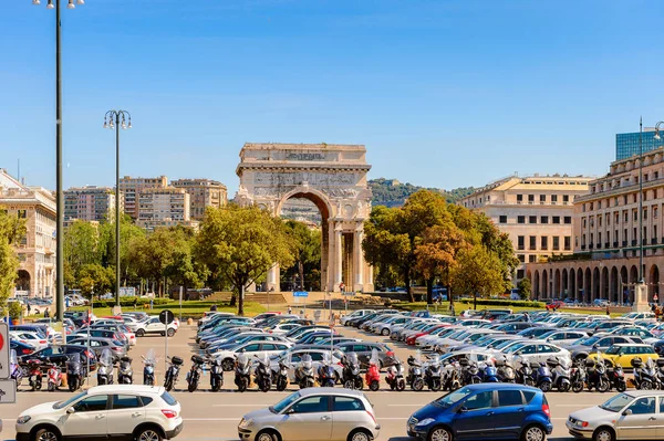 Cenova, İtalya - 4 Mayıs 2016: Cenova Kemeri, İtalya. Cenova, Liguria'nın başkenti ve İtalya'nın altıncı büyük şehridir.