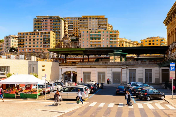 Cenova, İtalya - 4 Mayıs 2016: Cenova'nın Mimarisi, İtalya. Cenova, Liguria'nın başkenti ve İtalya'nın altıncı büyük şehridir.