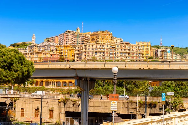 Cenova, İtalya - 4 Mayıs 2016: Cenova'nın Mimarisi, İtalya. Cenova, Liguria'nın başkenti ve İtalya'nın altıncı büyük şehridir.