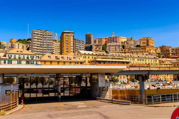 Cenova, İtalya - 4 Mayıs 2016: Cenova Limanı Mimarisi, İtalya. Cenova, Liguria'nın başkenti ve İtalya'nın altıncı büyük şehridir.