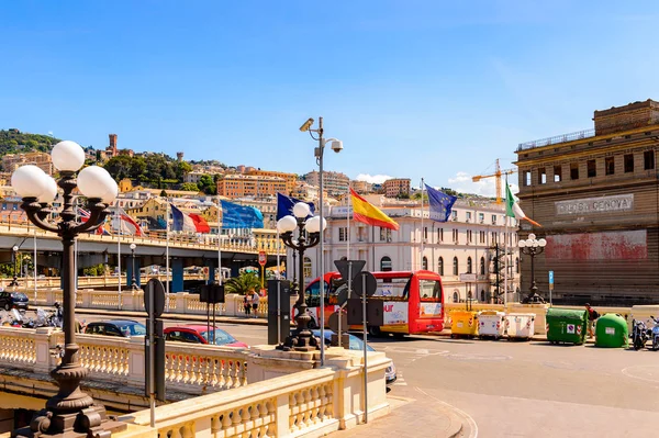 Cenova, İtalya - 4 Mayıs 2016: Cenova Limanı Mimarisi, İtalya. Cenova, Liguria'nın başkenti ve İtalya'nın altıncı büyük şehridir.