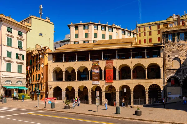 Cenova, İtalya - 4 Mayıs 2016: Cenova Limanı Mimarisi, İtalya. Cenova, Liguria'nın başkenti ve İtalya'nın altıncı büyük şehridir.