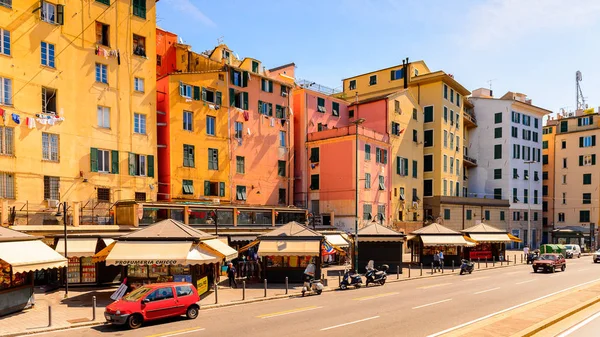 Cenova, İtalya - 4 Mayıs 2016: Cenova Limanı Mimarisi, İtalya. Cenova, Liguria'nın başkenti ve İtalya'nın altıncı büyük şehridir.