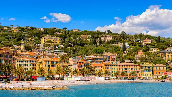 Santa Margherita Ligure, İtalya - 4 Mayıs 2015: Santa Margherita Ligure Panoraması, yaz aylarında popüler turistik destinasyondur