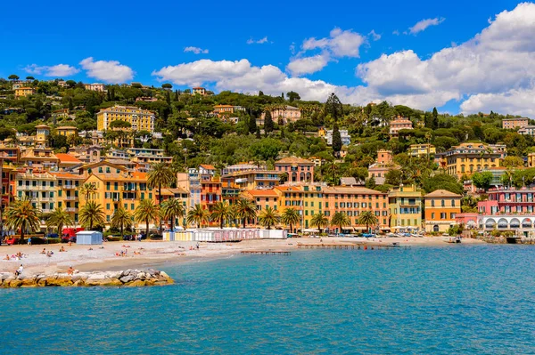 Santa Margherita Ligure, İtalya - 4 Mayıs 2015: Santa Margherita Ligure Panoraması, yaz aylarında popüler turistik destinasyondur