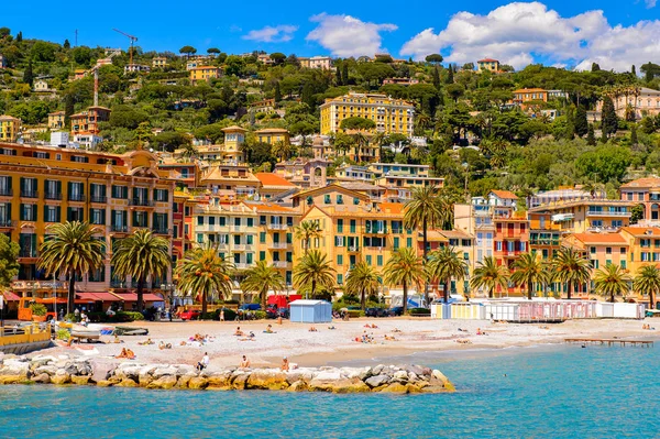 Santa Margherita Ligure, İtalya - 4 Mayıs 2015: Santa Margherita Ligure Panoraması, yaz aylarında popüler turistik destinasyondur