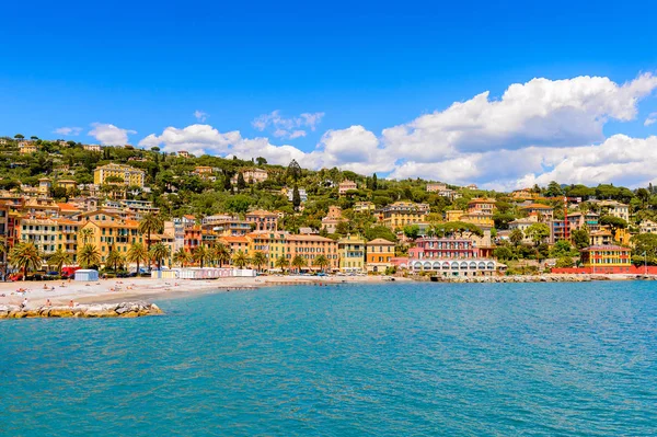 Santa Margherita Ligure, İtalya - 4 Mayıs 2015: Santa Margherita Ligure Panoraması, yaz aylarında popüler turistik destinasyondur