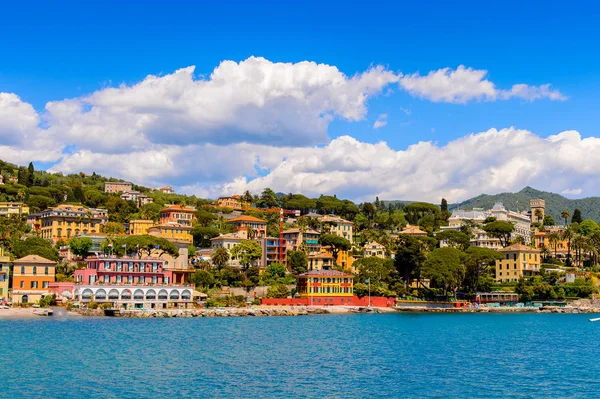 Santa Margherita Ligure, İtalya - 4 Mayıs 2015: Santa Margherita Ligure Panoraması, yaz aylarında popüler turistik destinasyondur