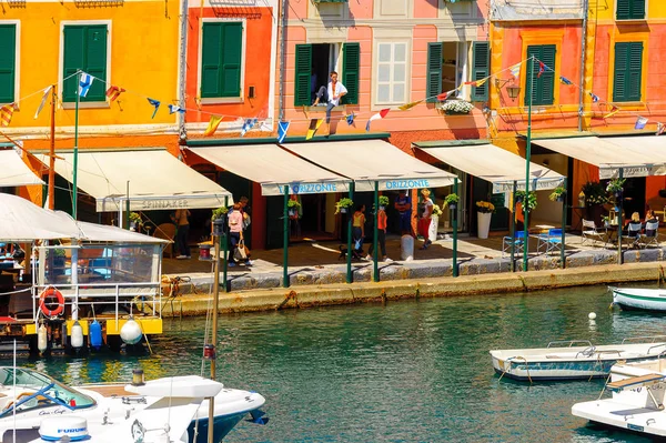 ポルトフィノ イタリア 2016年5月4日 イタリアの漁村ポルトフィノのボート ジェノヴァ州 イタリア 美しい港と有名人や芸術的な訪問者との休暇リゾート — ストック写真