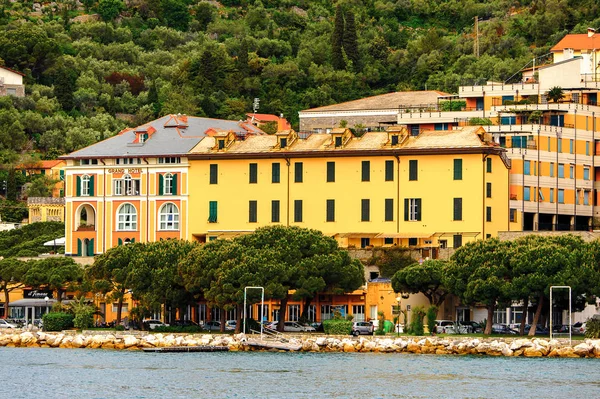 Porto Venere, İtalya - 5 Mayıs 2016: Porto Venere, İtalya' nın mimarisi. Porto Venere ve Cinque Terre köyleri Unesco Dünya Mirası.