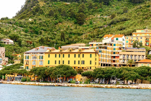 Porto Venere, İtalya - 5 Mayıs 2016: Porto Venere, İtalya' nın mimarisi. Porto Venere ve Cinque Terre köyleri Unesco Dünya Mirası.