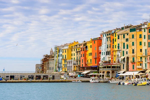 Porto Venere, İtalya - 5 Mayıs 2016: Porto Venere, İtalya'nın güzel manzarası. P Venere ve Cinque Terre köyleri Unesco Dünya Mirası.