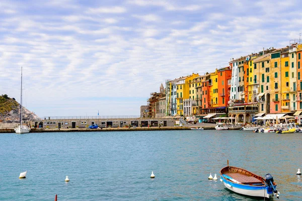 Porto Venere, İtalya - 5 Mayıs 2016: Porto Venere, İtalya'nın güzel manzarası. P Venere ve Cinque Terre köyleri Unesco Dünya Mirası.