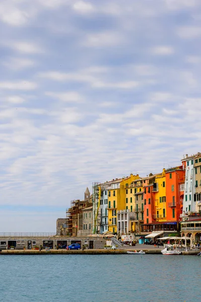 Porto Venere, İtalya - 5 Mayıs 2016: Porto Venere, İtalya'nın güzel manzarası. P Venere ve Cinque Terre köyleri Unesco Dünya Mirası.