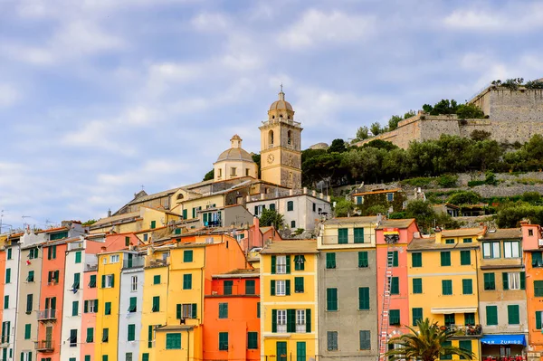 Porto Venere, İtalya - 5 Mayıs 2016: Porto Venere, İtalya'nın güzel manzarası. P Venere ve Cinque Terre köyleri Unesco Dünya Mirası.