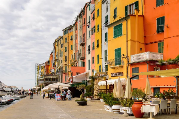 Porto Venere, İtalya - 5 Mayıs 2016: Marina (riviera) Porto Venere, İtalya. P Venere ve Cinque Terre köyleri Unesco Dünya Mirası.