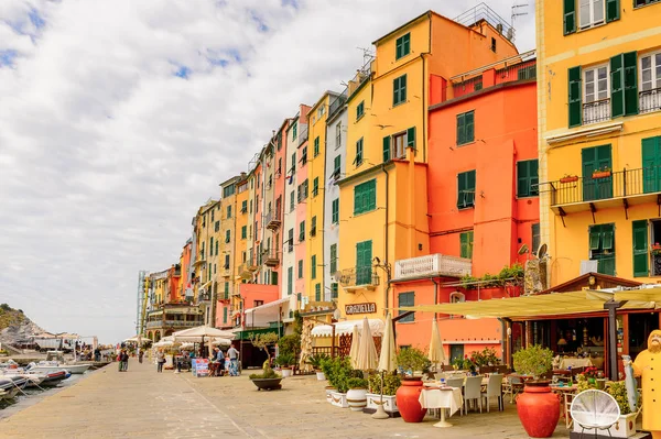Porto Venere, İtalya - 5 Mayıs 2016: Marina (riviera) Porto Venere, İtalya. P Venere ve Cinque Terre köyleri Unesco Dünya Mirası.