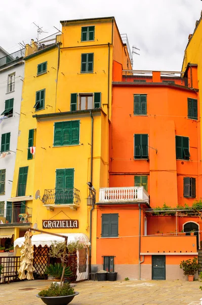 Porto Venere, İtalya - 5 Mayıs 2016: Marina (riviera) Porto Venere, İtalya. P Venere ve Cinque Terre köyleri Unesco Dünya Mirası.