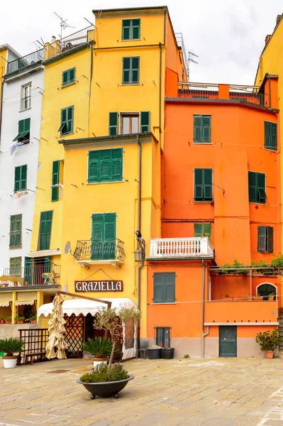 Porto Venere, İtalya - 5 Mayıs 2016: Marina (riviera) Porto Venere, İtalya. P Venere ve Cinque Terre köyleri Unesco Dünya Mirası.