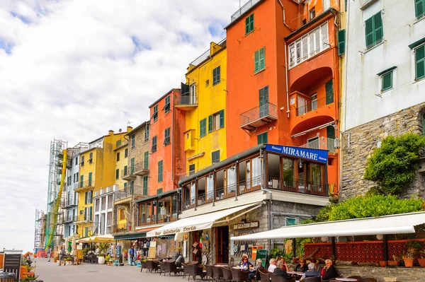 Porto Venere, İtalya - 5 Mayıs 2016: Marina (riviera) Porto Venere, İtalya. P Venere ve Cinque Terre köyleri Unesco Dünya Mirası.