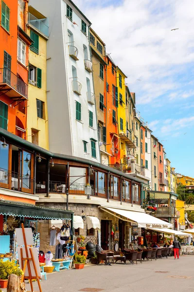 Porto Venere, İtalya - 5 Mayıs 2016: Marina (riviera) Porto Venere, İtalya. P Venere ve Cinque Terre köyleri Unesco Dünya Mirası.